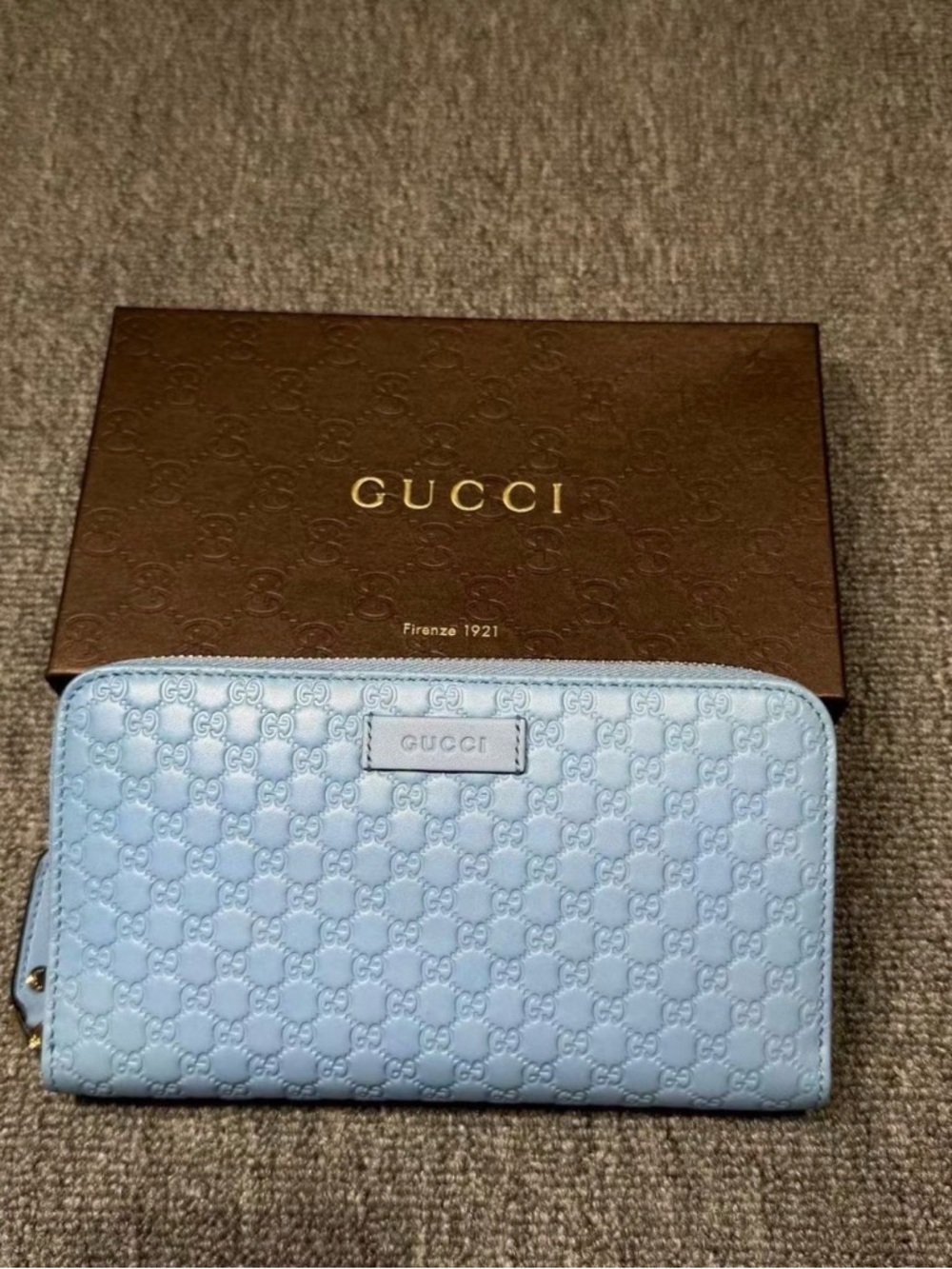 🚩steal Gucci Light Blue GG Embossed Zip Wallet